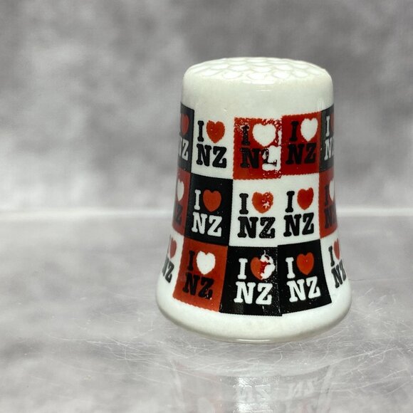 Ceramic "I Love NZ" Souvenir Thimble With Black & Red Checkered Design - Picture 7 of 10